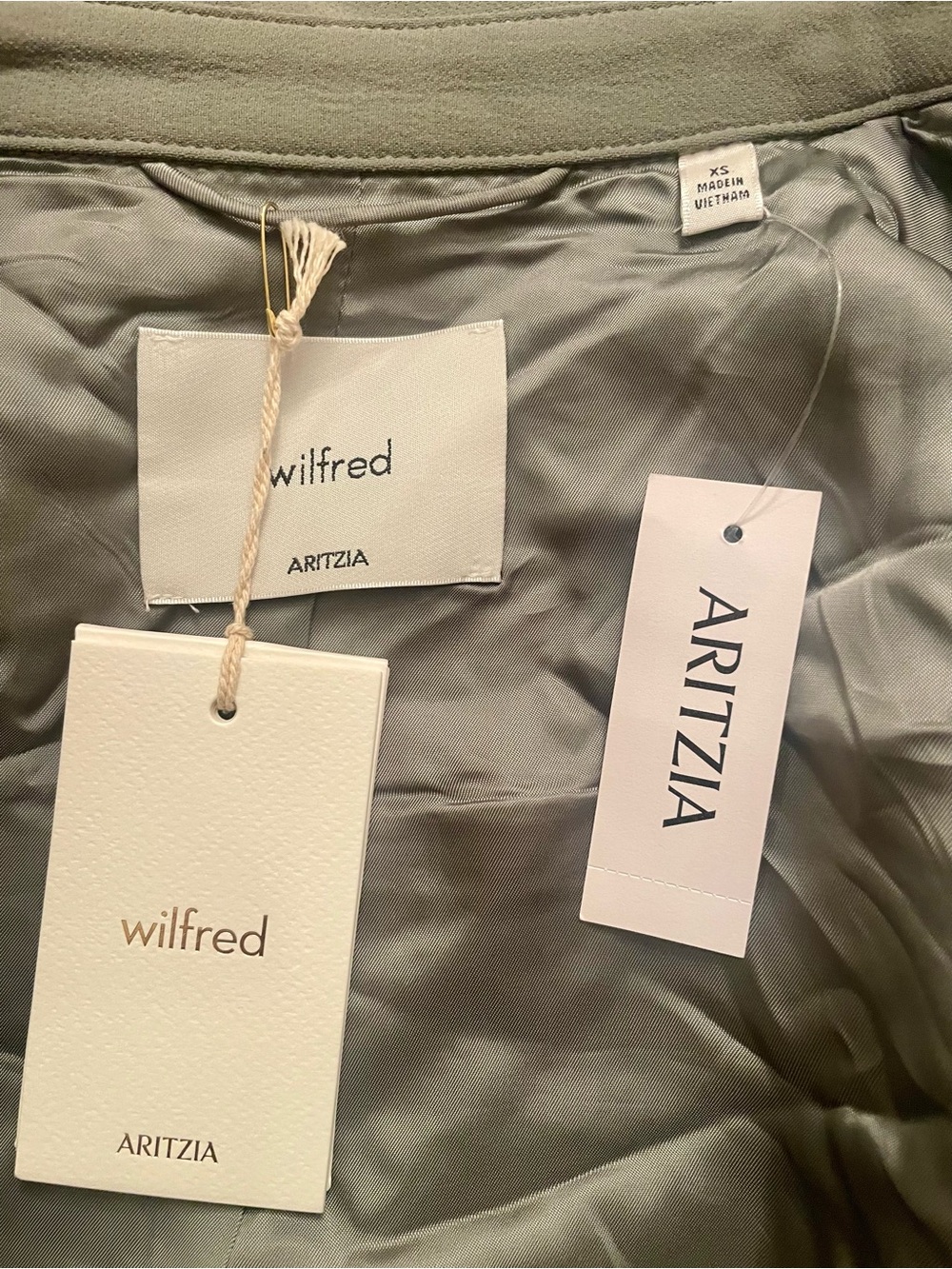 Aritzia Wilfred Little Cropped Crepette Jacket Smoky Sage Green Size X Small NWT - Picture 9 of 10